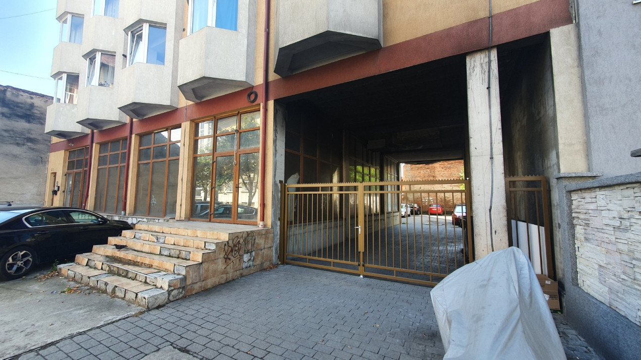 Spatiu comercial cu vitrina la strada, zona Garii