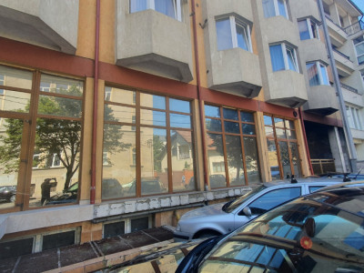 Spatiu comercial cu vitrina la strada, zona Garii