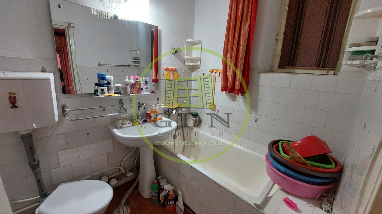 Apartament 3 camere, decomandat, 66mp, Valea Rosie zona Piata