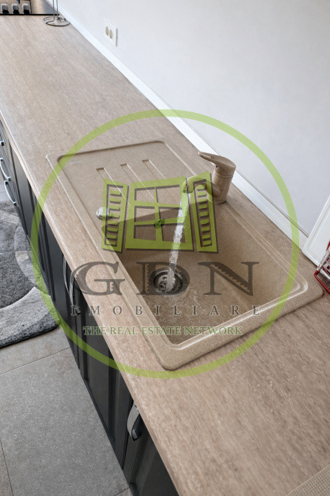 Închiriere apartament  camere decomandat, cu parcare Coresi Tractorul Brasov