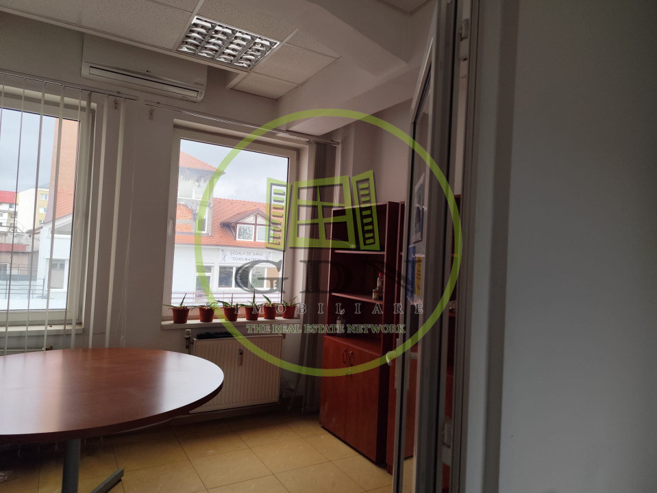 Birou 35 mp de închiriat – etaj 1, clădire cu lift industrial 