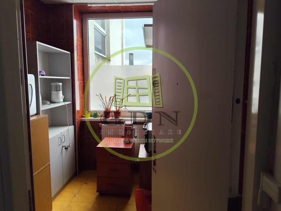 Birou 35 mp de închiriat – etaj 1, clădire cu lift industrial 