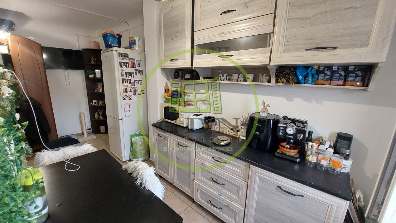 Garsoniera decomandata, 36 mp, etajul 3, Cartier Sarari zona liceul Henri Coanda