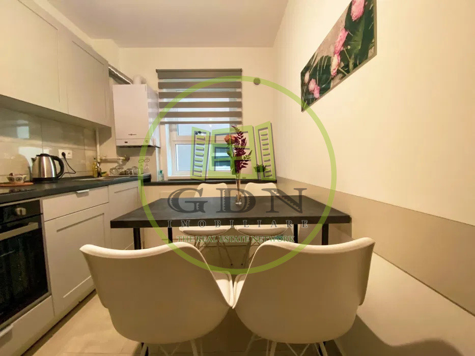 Apartament 3 camere ,Zona Coresi 