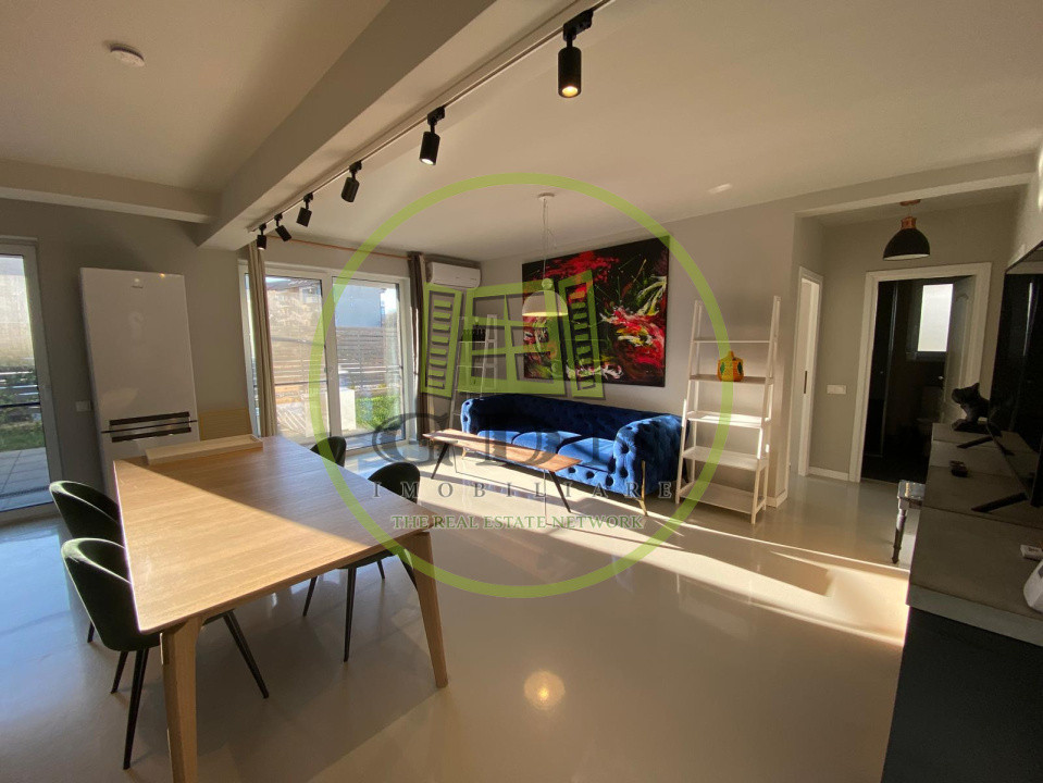 Închiriere apartament cu 3 camere, cu curte, parcare zona Colina