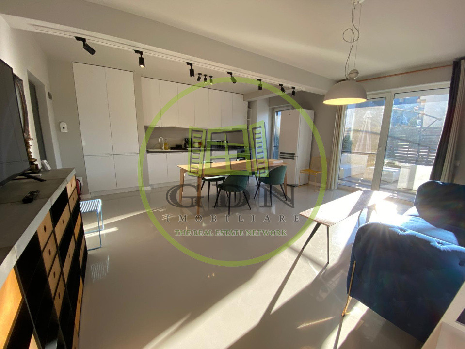 Închiriere apartament cu 3 camere, cu curte, parcare zona Colina