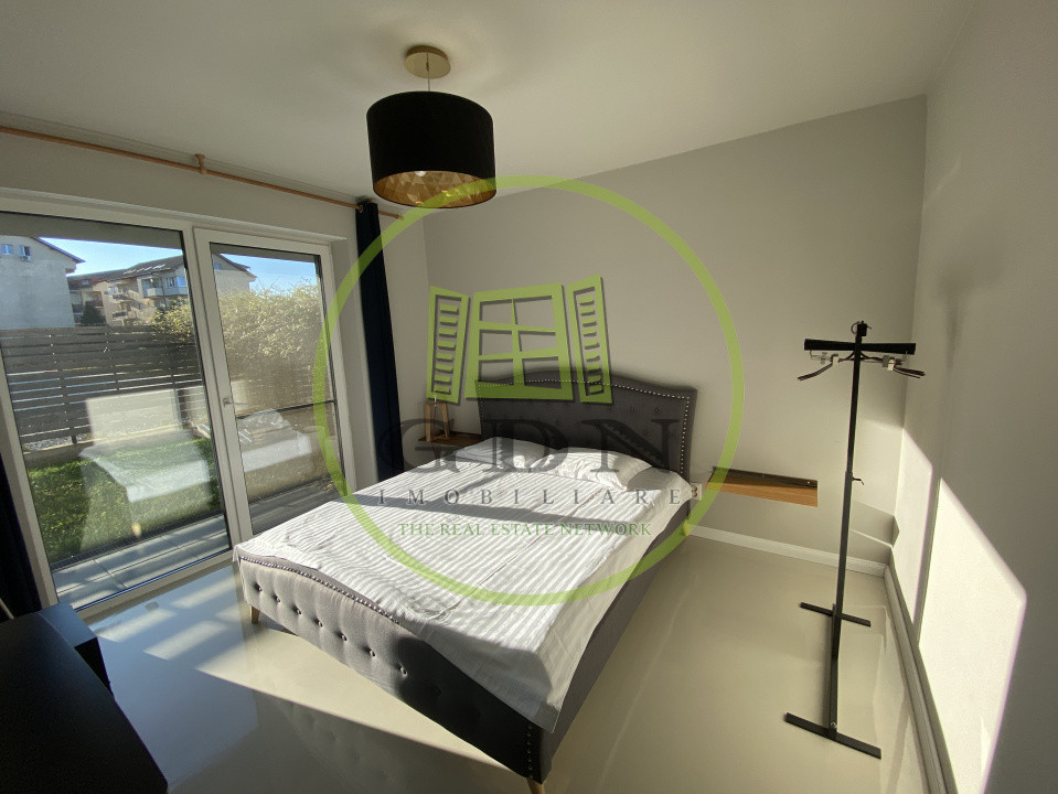 Închiriere apartament cu 3 camere, cu curte, parcare zona Colina