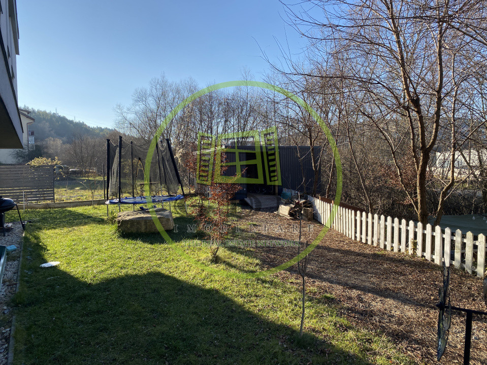 Închiriere apartament cu 3 camere, cu curte, parcare zona Colina