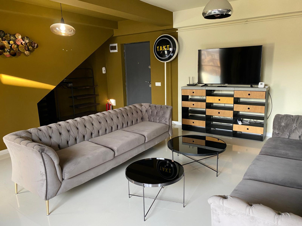 Închiriere penthouse deosebit cu 4 camere, zona Colina