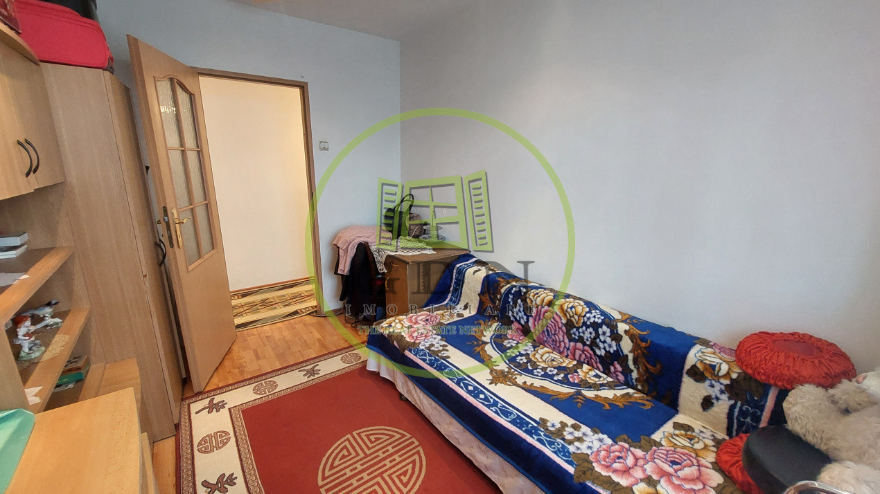 Apartament 3 camere semidecomandat, parter, Craiovita, zona Gradinita Piticot