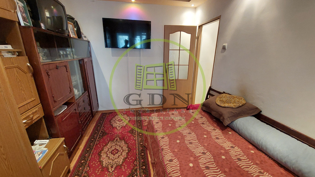 Apartament 3 camere semidecomandat, parter, Craiovita, zona Gradinita Piticot