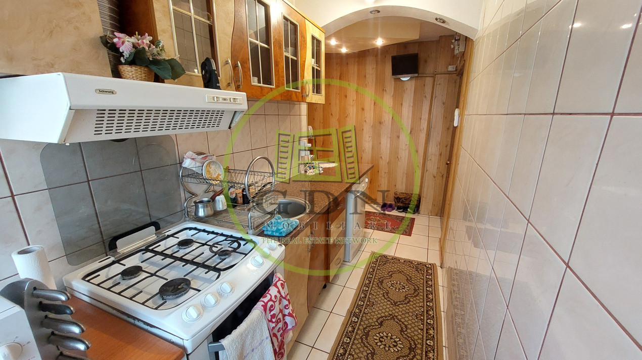 Apartament 3 camere semidecomandat, parter, Craiovita, zona Gradinita Piticot