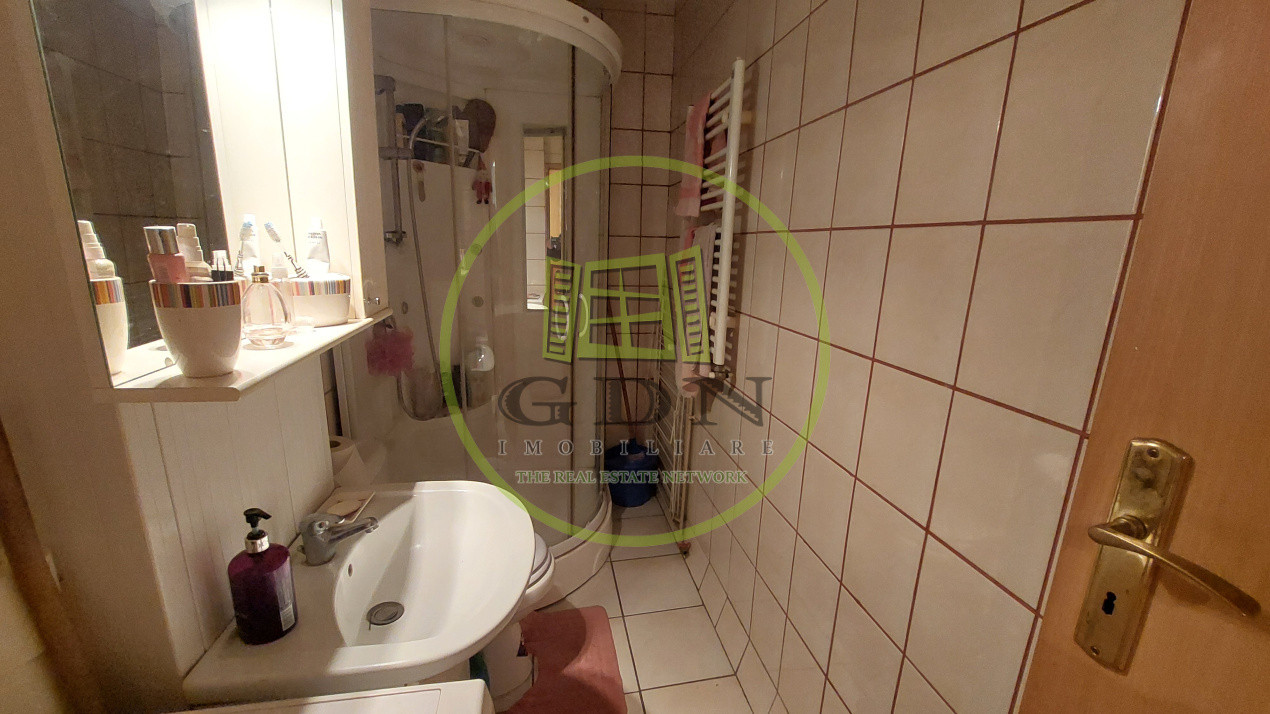 Apartament 3 camere semidecomandat, parter, Craiovita, zona Gradinita Piticot