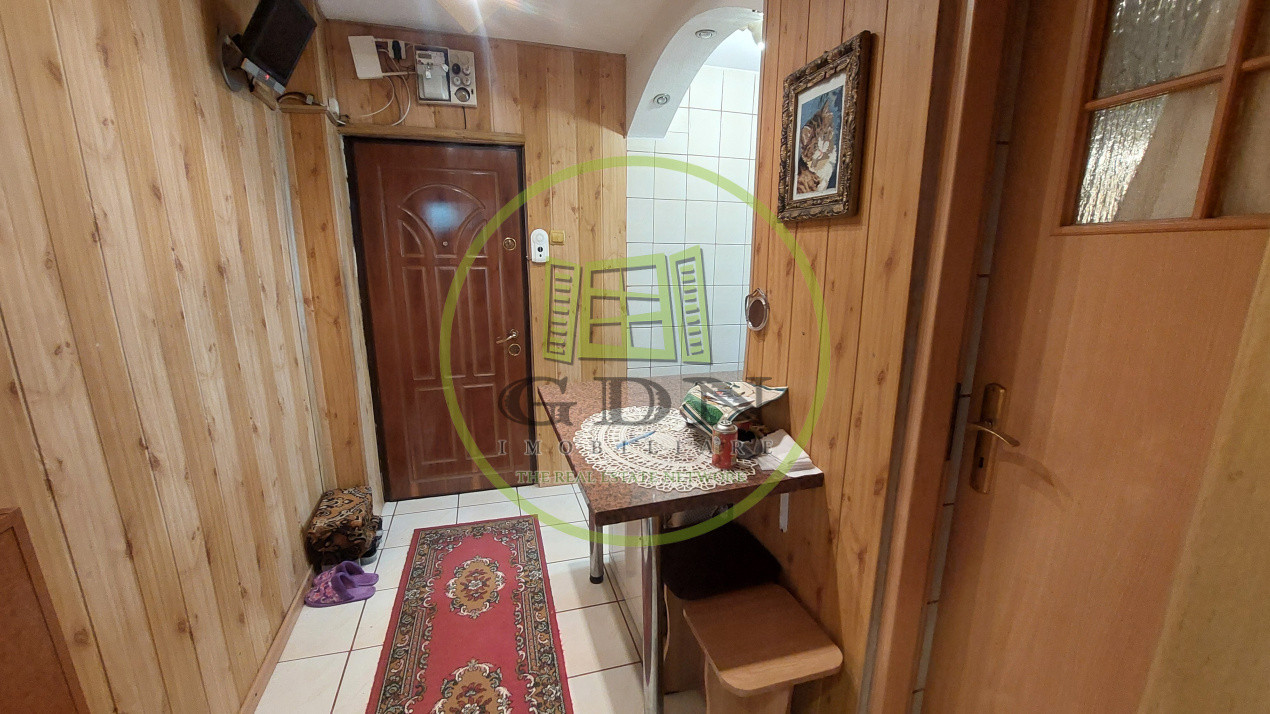 Apartament 3 camere semidecomandat, parter, Craiovita, zona Gradinita Piticot