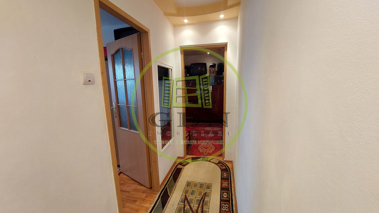 Apartament 3 camere semidecomandat, parter, Craiovita, zona Gradinita Piticot