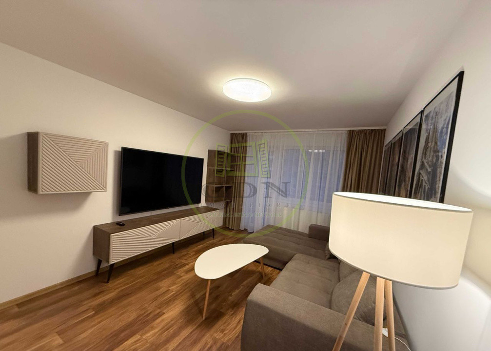 Apartament 2 camere + Loc parcare - renovat recent - zona Tractorul