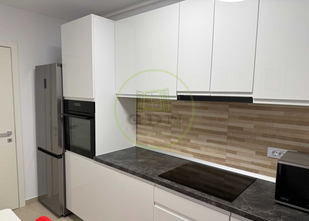 Apartament 2 camere + Loc parcare - renovat recent - zona Tractorul