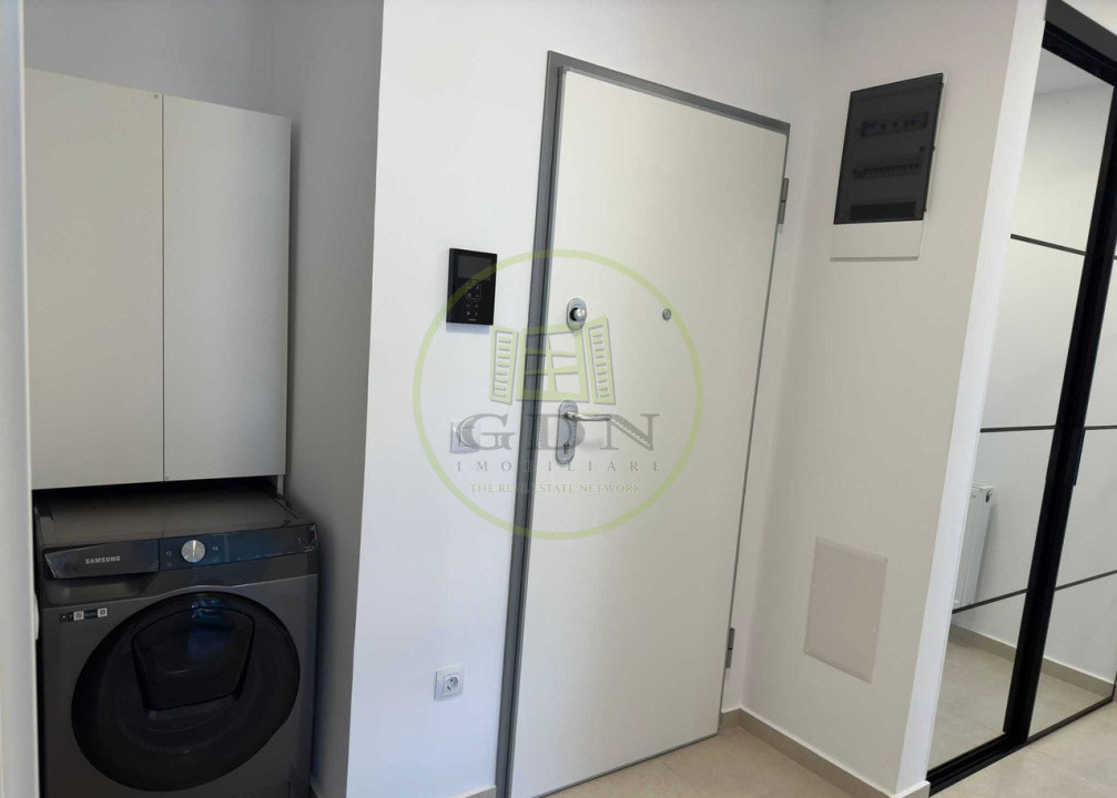 Apartament 2 camere + Loc parcare - renovat recent - zona Tractorul