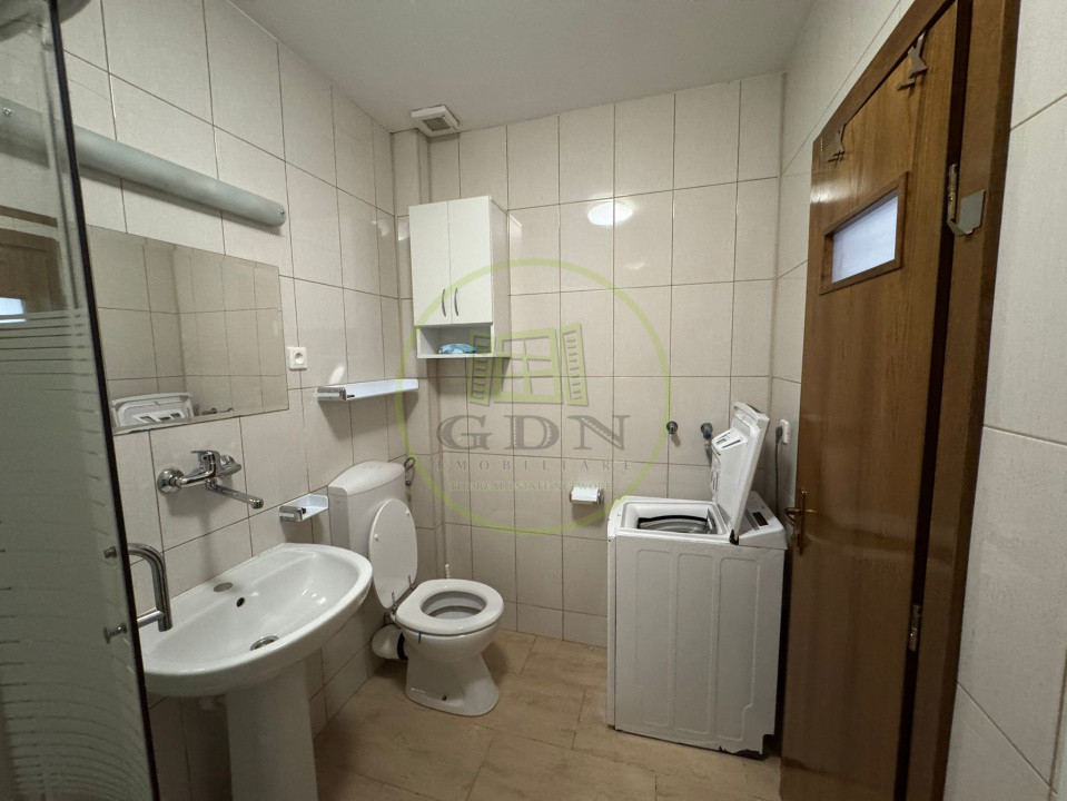 Închiriere apartament cu 1 cameră, Centru (parcare inclusă)