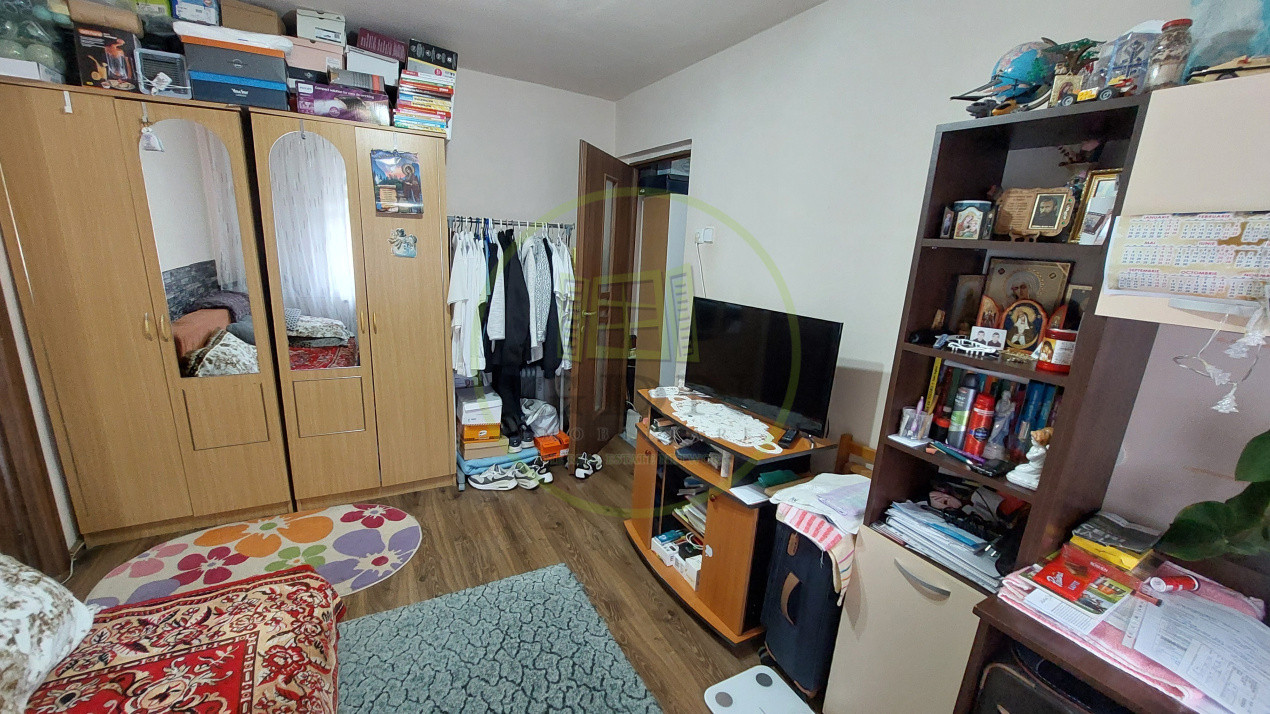 Apartament 3 camere, semidecomandat, Valea Rosie, zona Piata