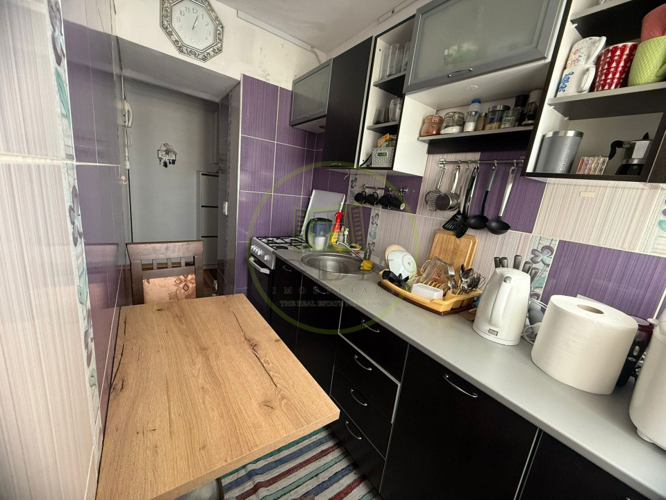 Apartament 2 camere, 40,7mp, semidecomandat, cartier Craiovita, zona Statia 30