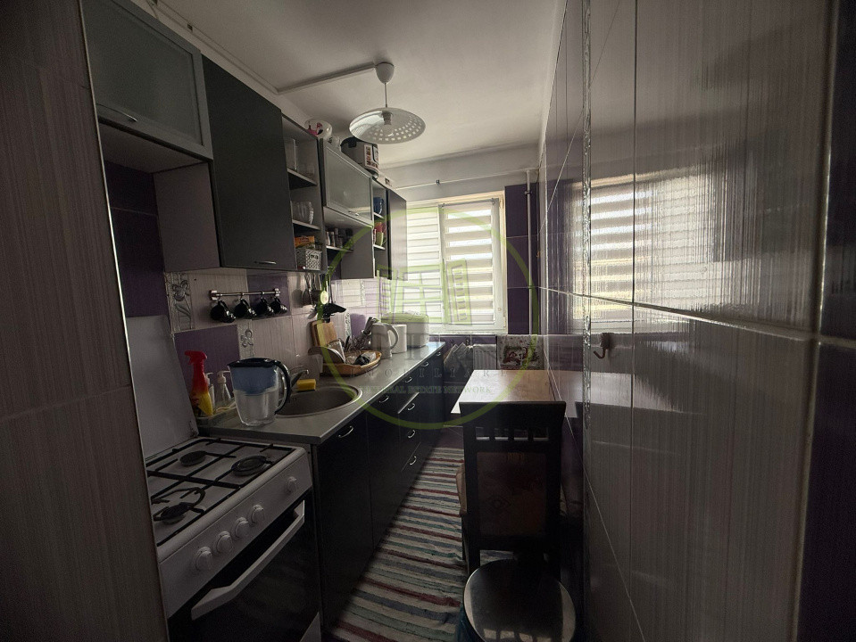 Apartament 2 camere, 40,7mp, semidecomandat, cartier Craiovita, zona Statia 30