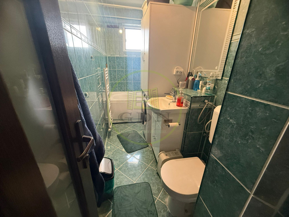 Apartament 2 camere, 40,7mp, semidecomandat, cartier Craiovita, zona Statia 30