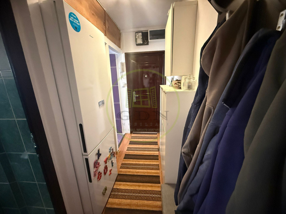 Apartament 2 camere, 40,7mp, semidecomandat, cartier Craiovita, zona Statia 30