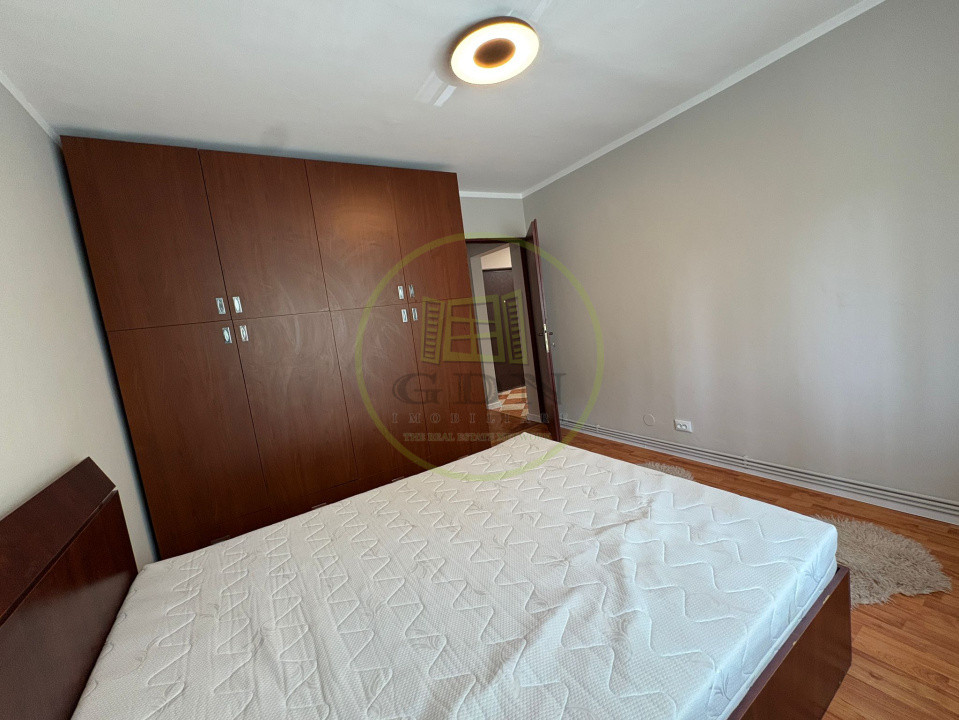 Apartament, 3 camere bilateral , 75 mp, Cartier 1 Mai, zona Pelendava 