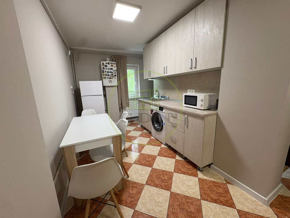 Apartament, 3 camere bilateral , 75 mp, Cartier 1 Mai, zona Pelendava 