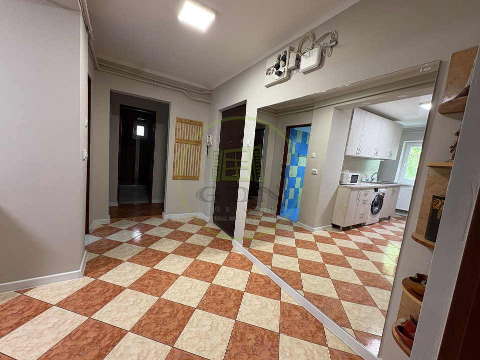 Apartament, 3 camere bilateral , 75 mp, Cartier 1 Mai, zona Pelendava 