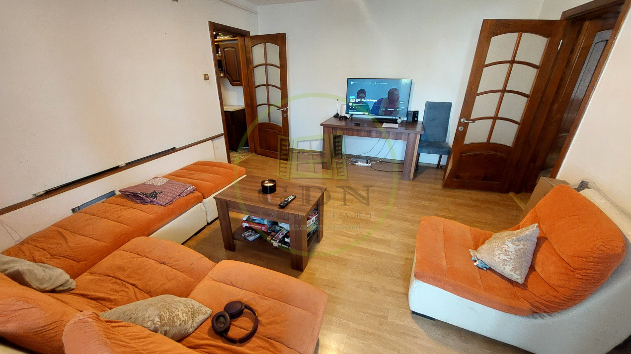 Apartament 3 camere, semidecomandat, Rovine zona Borcanul cu miere