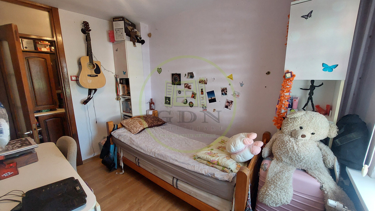 Apartament 3 camere, semidecomandat, Rovine zona Borcanul cu miere