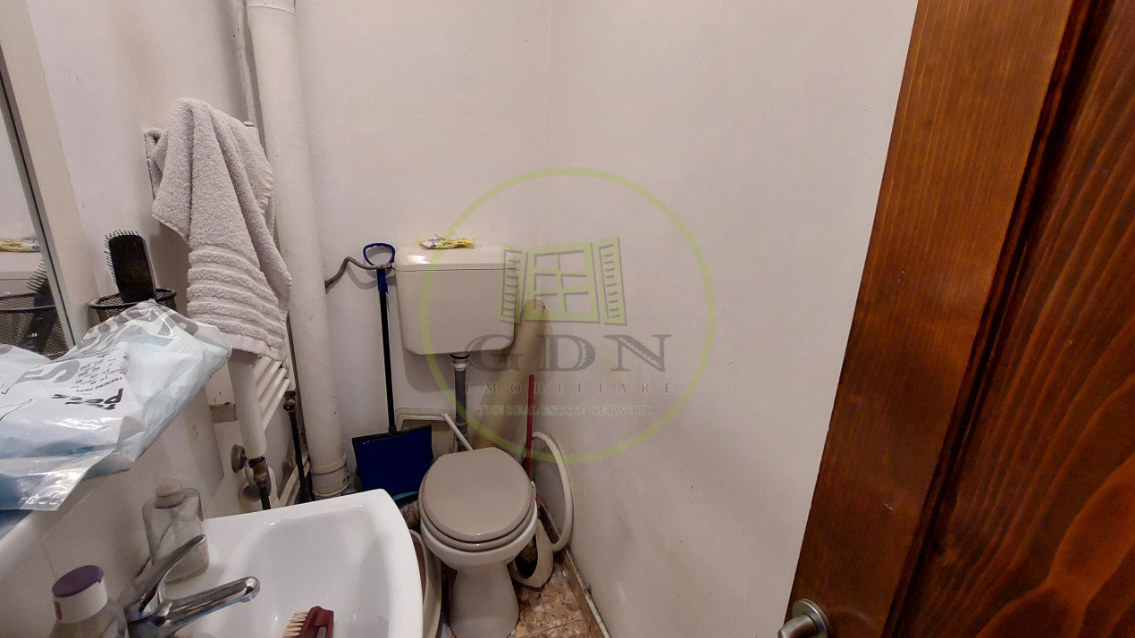 Apartament 3 camere, semidecomandat, Rovine zona Borcanul cu miere