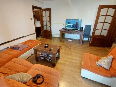 Apartament 3 camere, semidecomandat, Rovine zona Borcanul cu miere