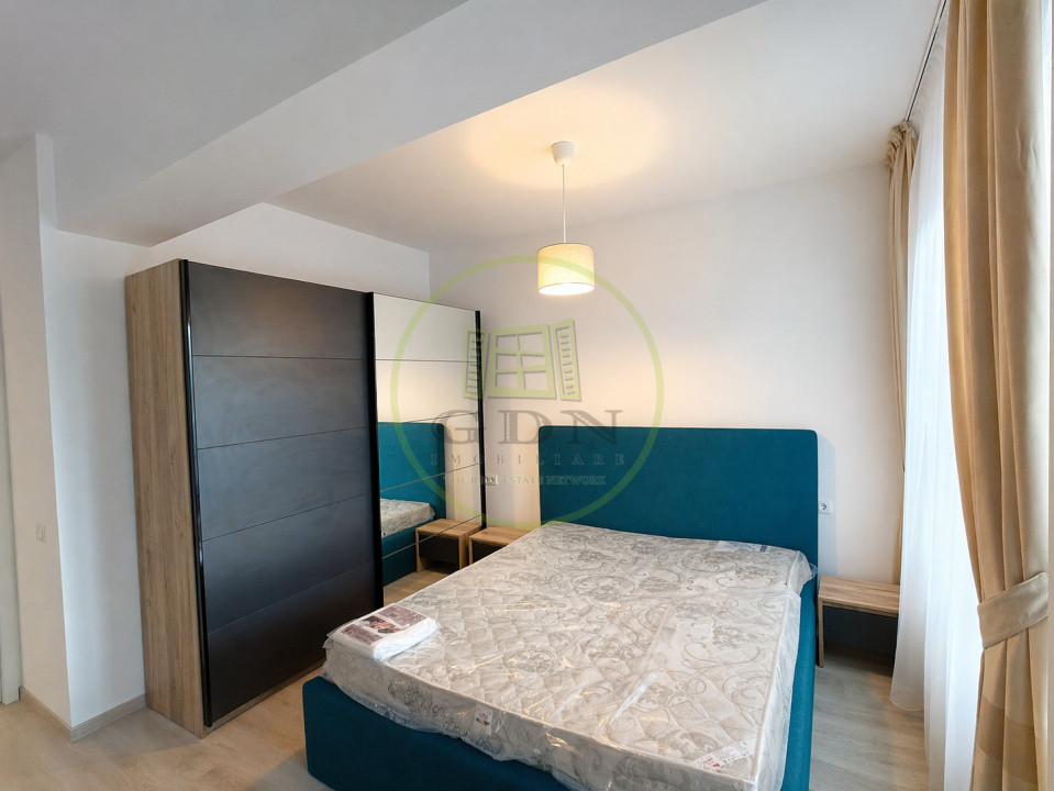 Inchiriere apartament 3 camere 80 mp  Tractorul Brașov ( terasă+parcare)