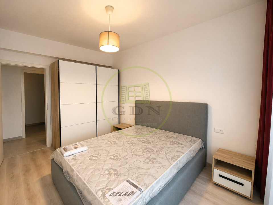 Inchiriere apartament 3 camere 80 mp  Tractorul Brașov ( terasă+parcare)