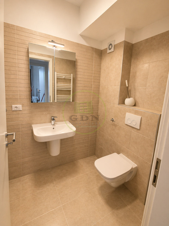 Inchiriere apartament 3 camere 80 mp  Tractorul Brașov ( terasă+parcare)