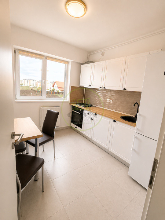 Inchiriere apartament 3 camere 80 mp  Tractorul Brașov ( terasă+parcare)