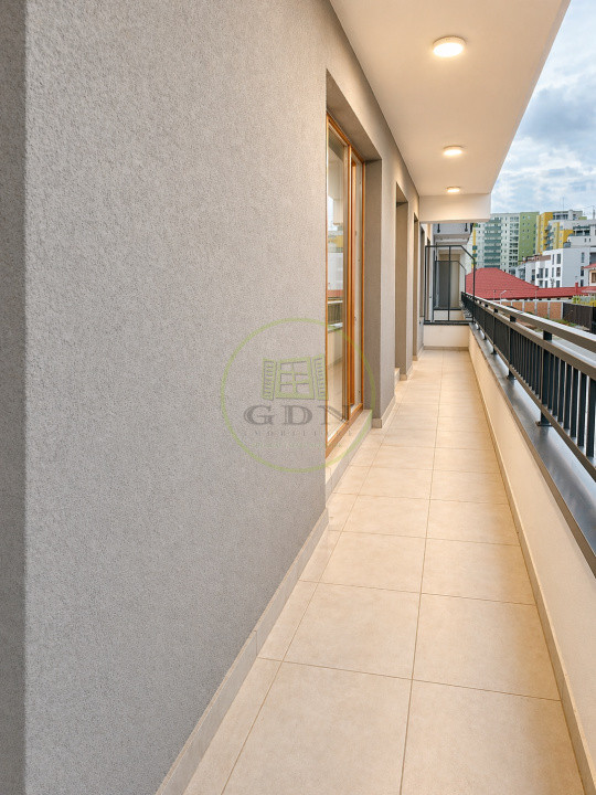 Inchiriere apartament 3 camere 80 mp  Tractorul Brașov ( terasă+parcare)