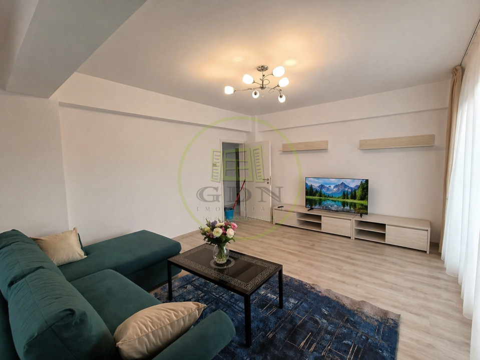 Inchiriere apartament 3 camere 80 mp  Tractorul Brașov ( terasă+parcare)