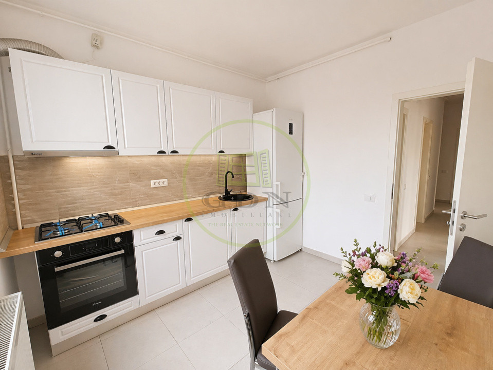 Inchiriere apartament 3 camere 80 mp  Tractorul Brașov ( terasă+parcare)