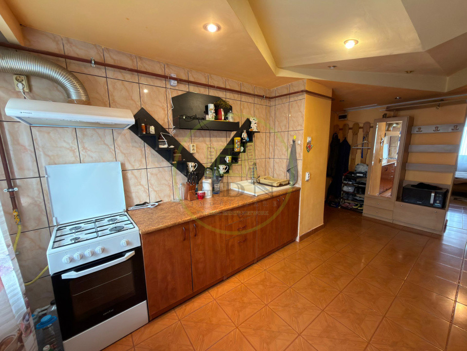 Apartament 3 camere, decomandat, 86 mp, cartier George Enescu, zona Sineasca