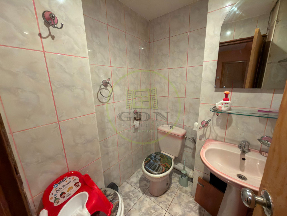 Apartament 3 camere, decomandat, 86 mp, cartier George Enescu, zona Sineasca