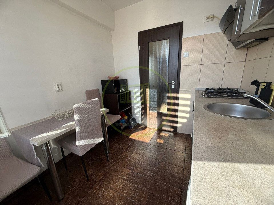 Apartament 3 camere, semidecomandat, 50mp, Centru, zona Casa de Pensii 