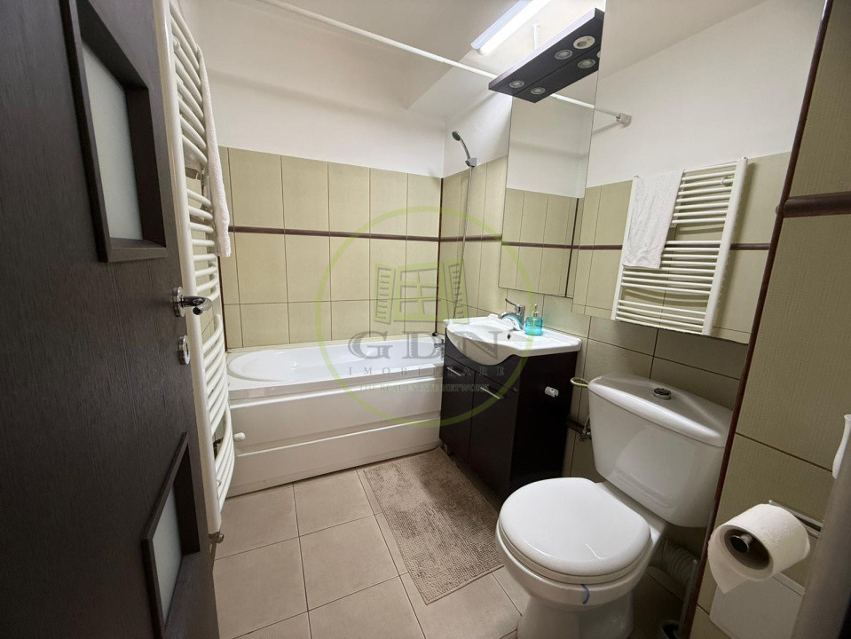 Apartament 3 camere, semidecomandat, 50mp, Centru, zona Casa de Pensii 