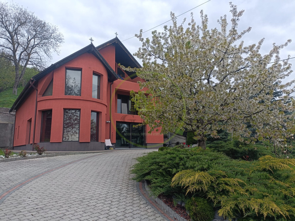 Casă de vânzare Reghin zona semicentrală.