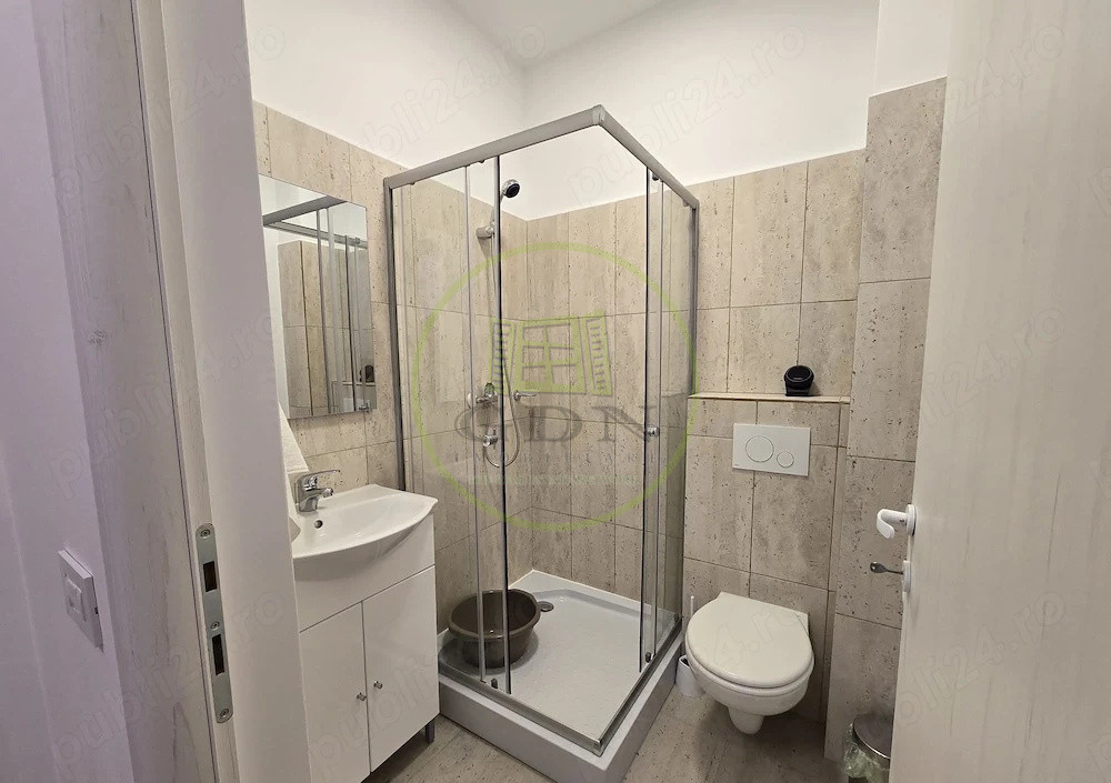 Închiriere apartament 3 camere – Bloc nou cu lift, balcon mare, parcare