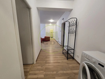Închiriere apartament 3 camere – Bloc nou cu lift, balcon mare, parcare
