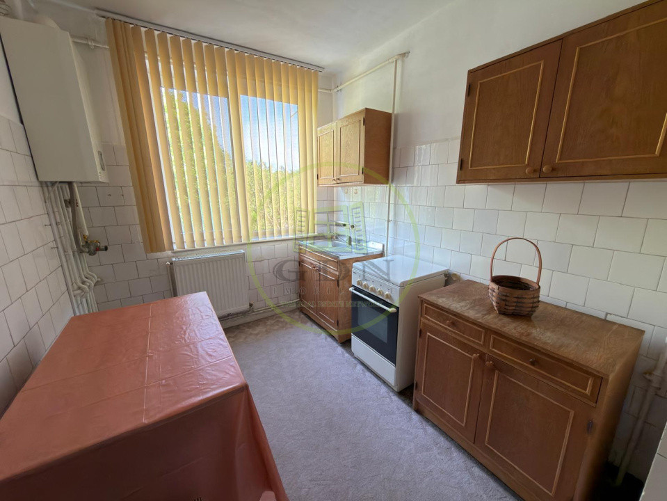 Apartament 2 camere, decomandat, cartier George Enescu, zona Scoala nr. 12